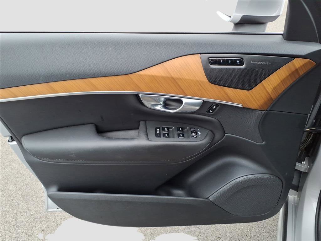 Used 2023 Volvo XC90 B6 Plus w/ Protection Package image 16