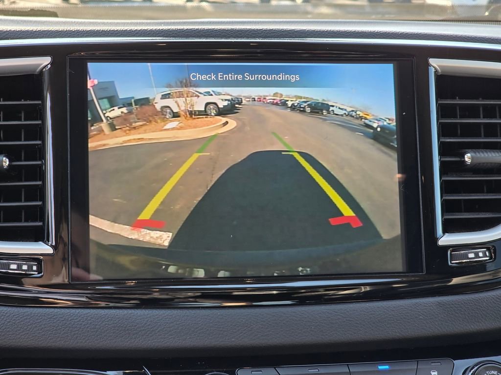 Used 2024 Chrysler Pacifica Touring-L image 22