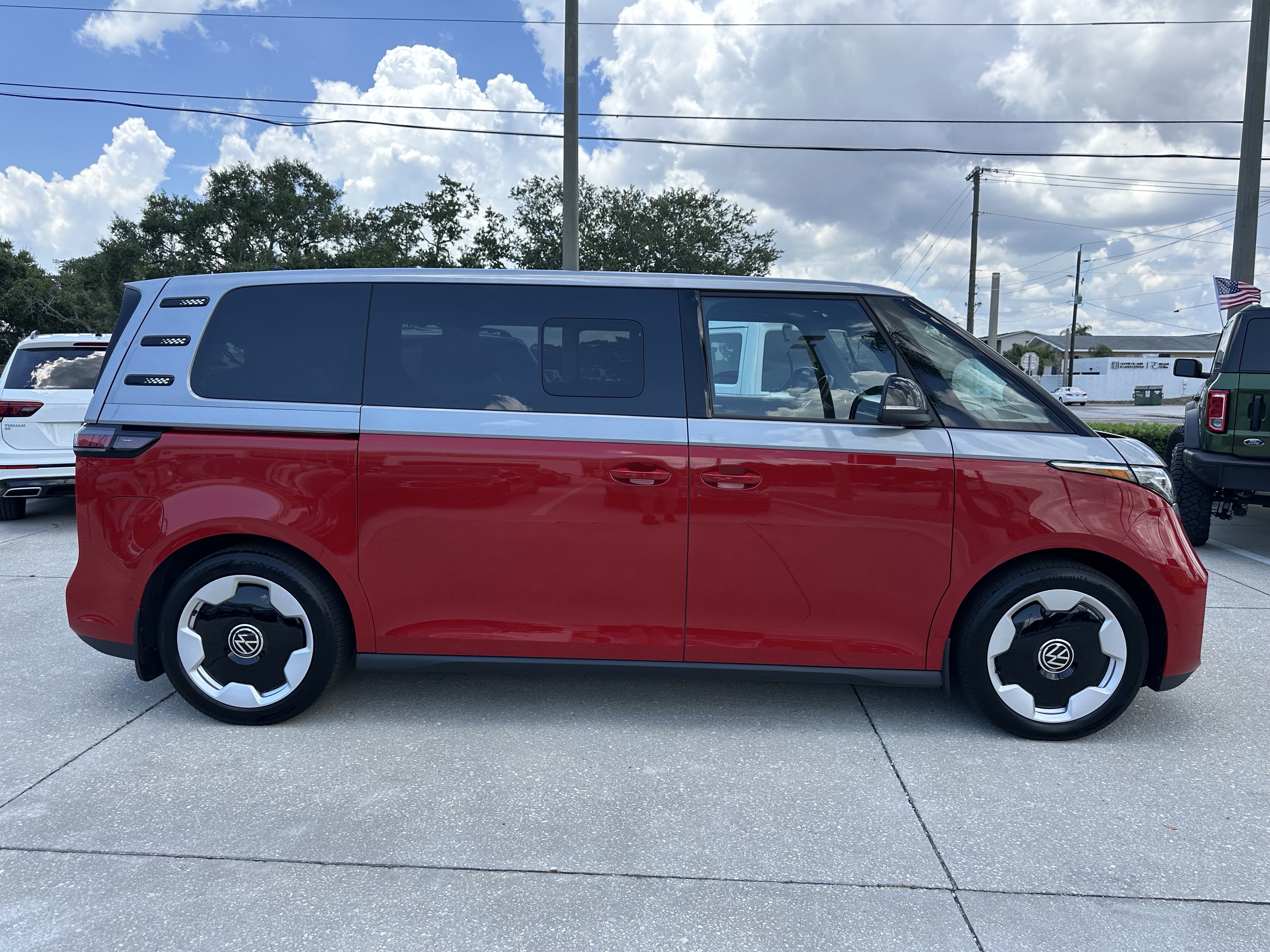 Certified 2025 Volkswagen ID. Buzz Pro S Plus AWD/4WD image 3