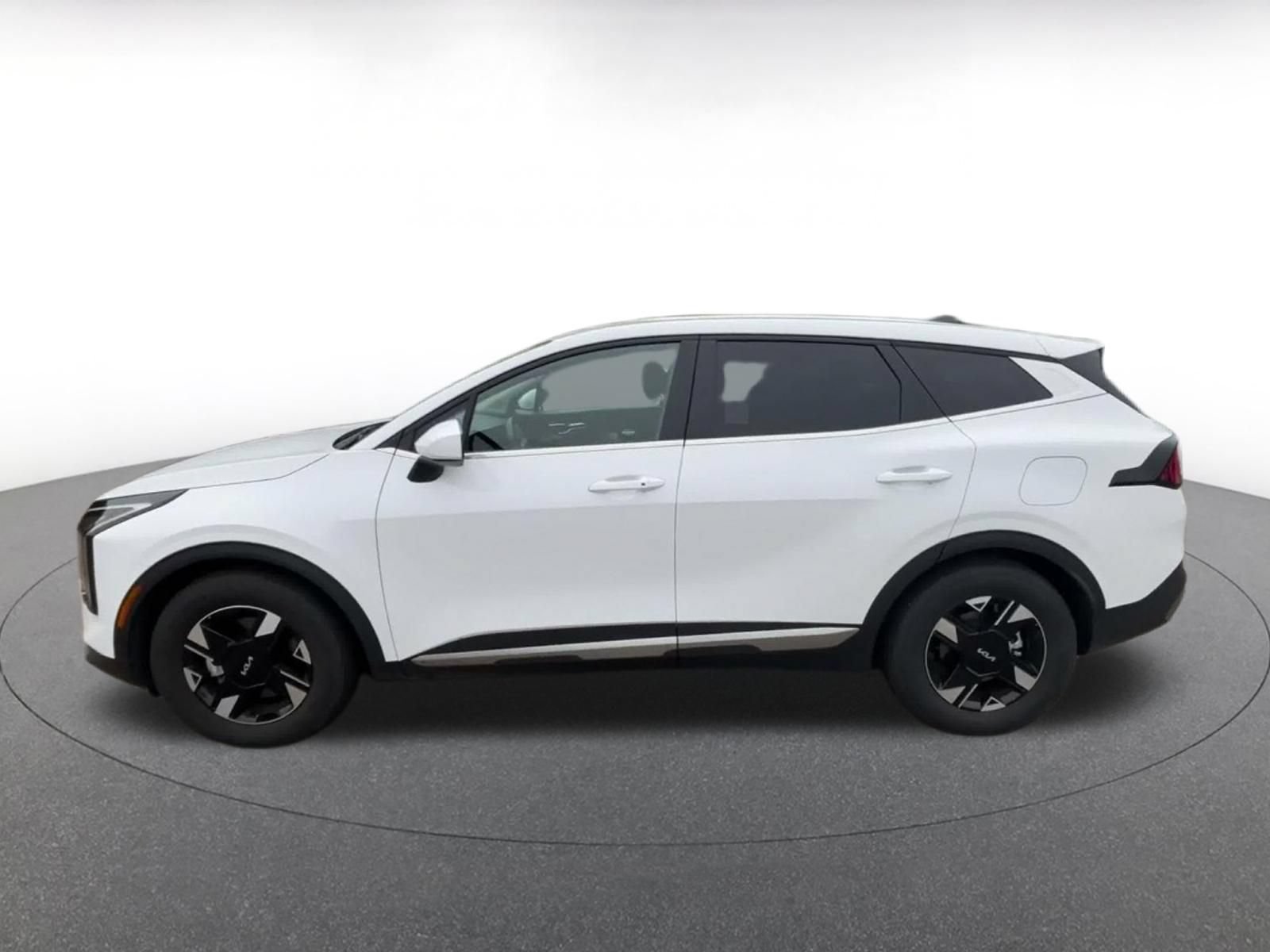 Used 2026 Kia Sportage LX FWD image 8