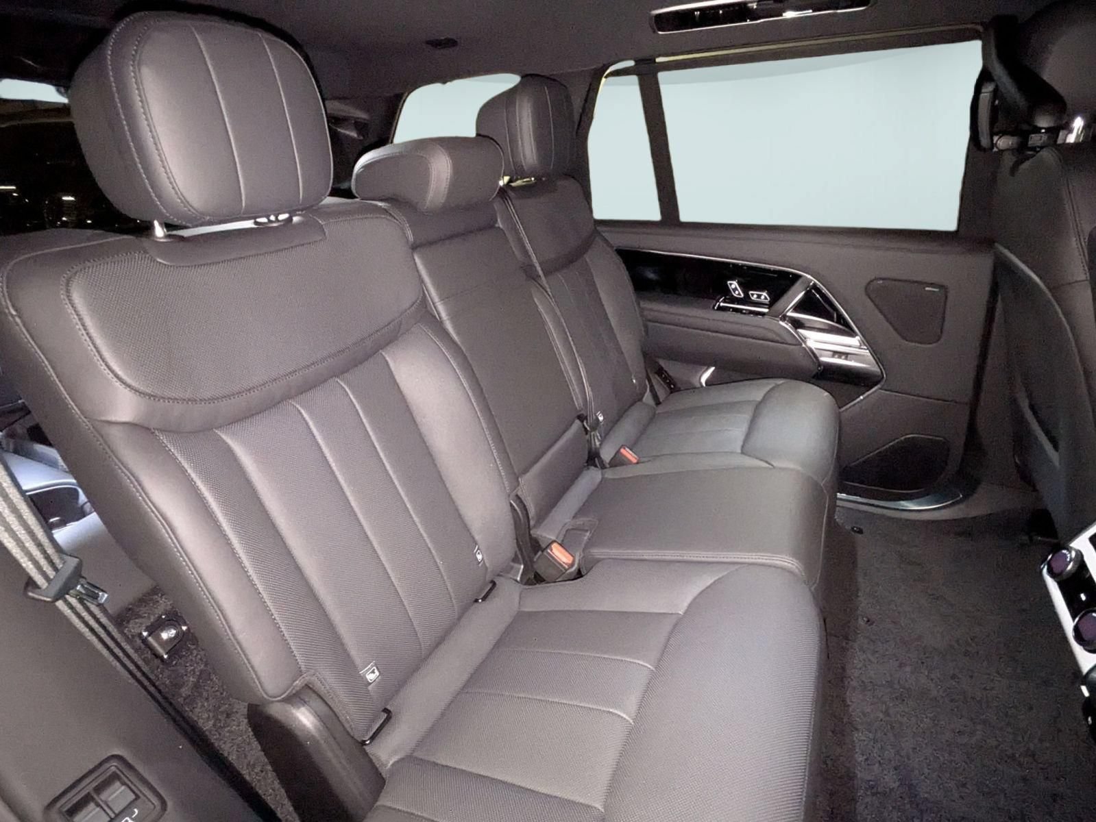 New 2026 Land Rover Range Rover Long Wheelbase SE AWD/4WD image 29
