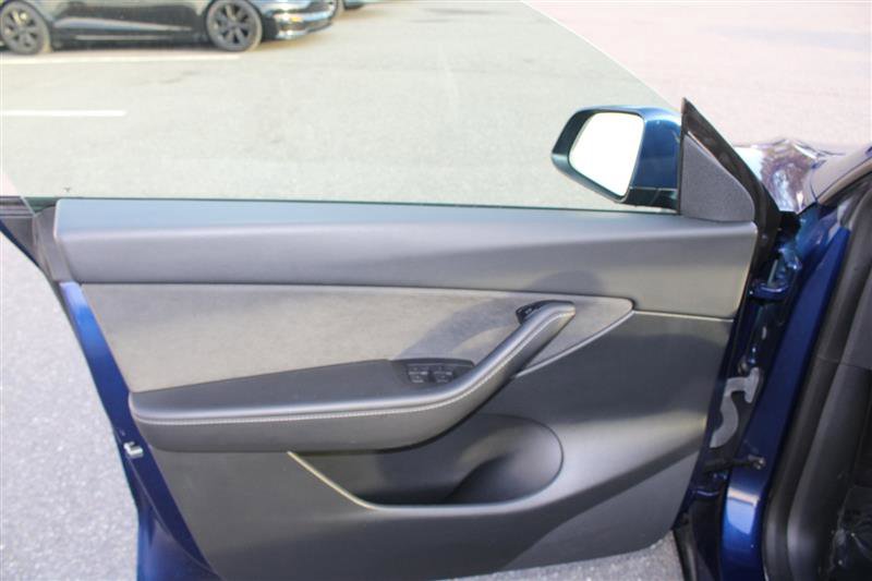 Used 2022 Tesla Model Y Long Range image 10