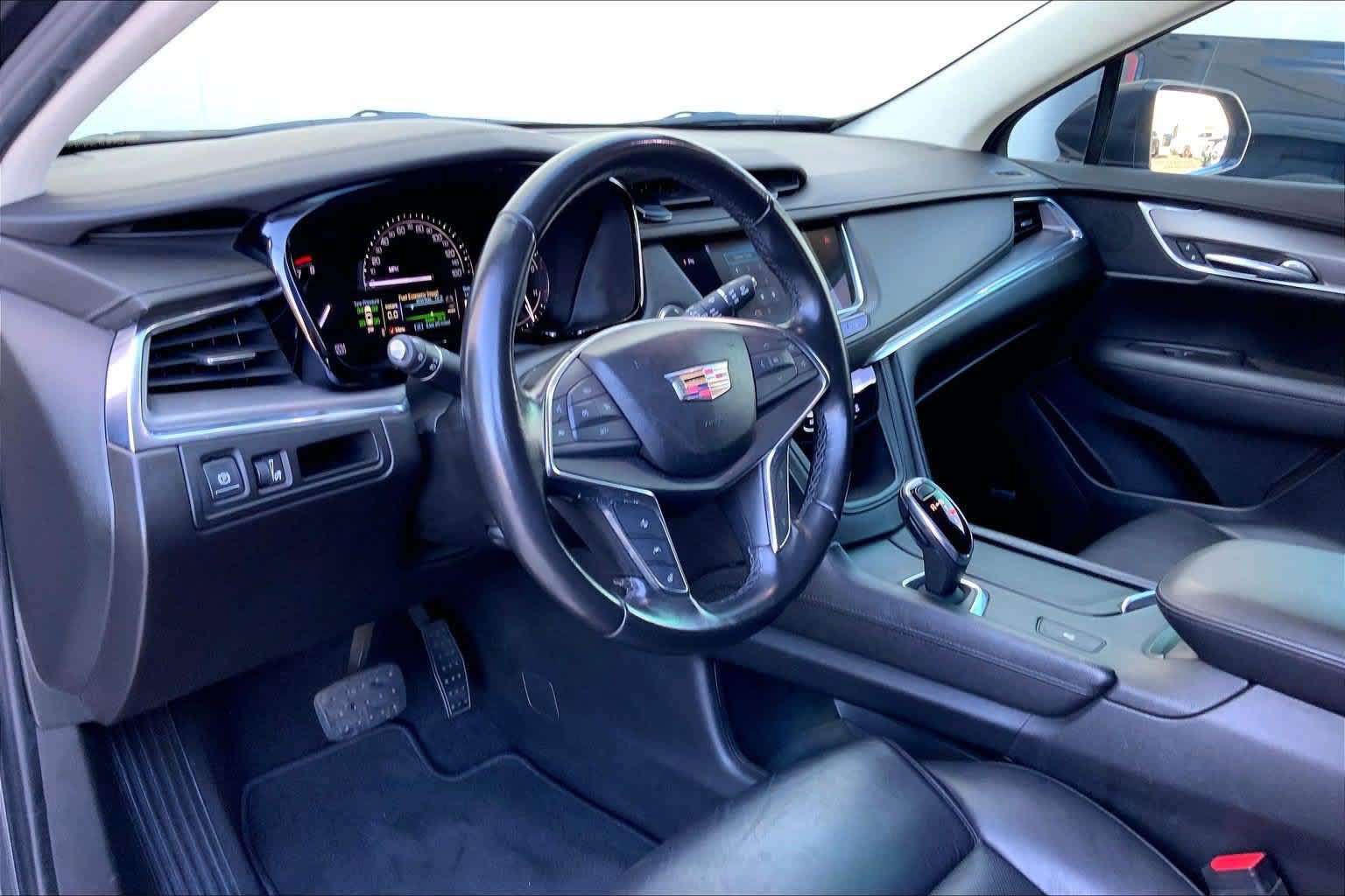 Used 2019 Cadillac XT5 Luxury FWD image 2