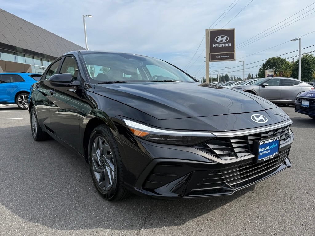 Certified 2025 Hyundai Elantra Hybrid FWD image 7