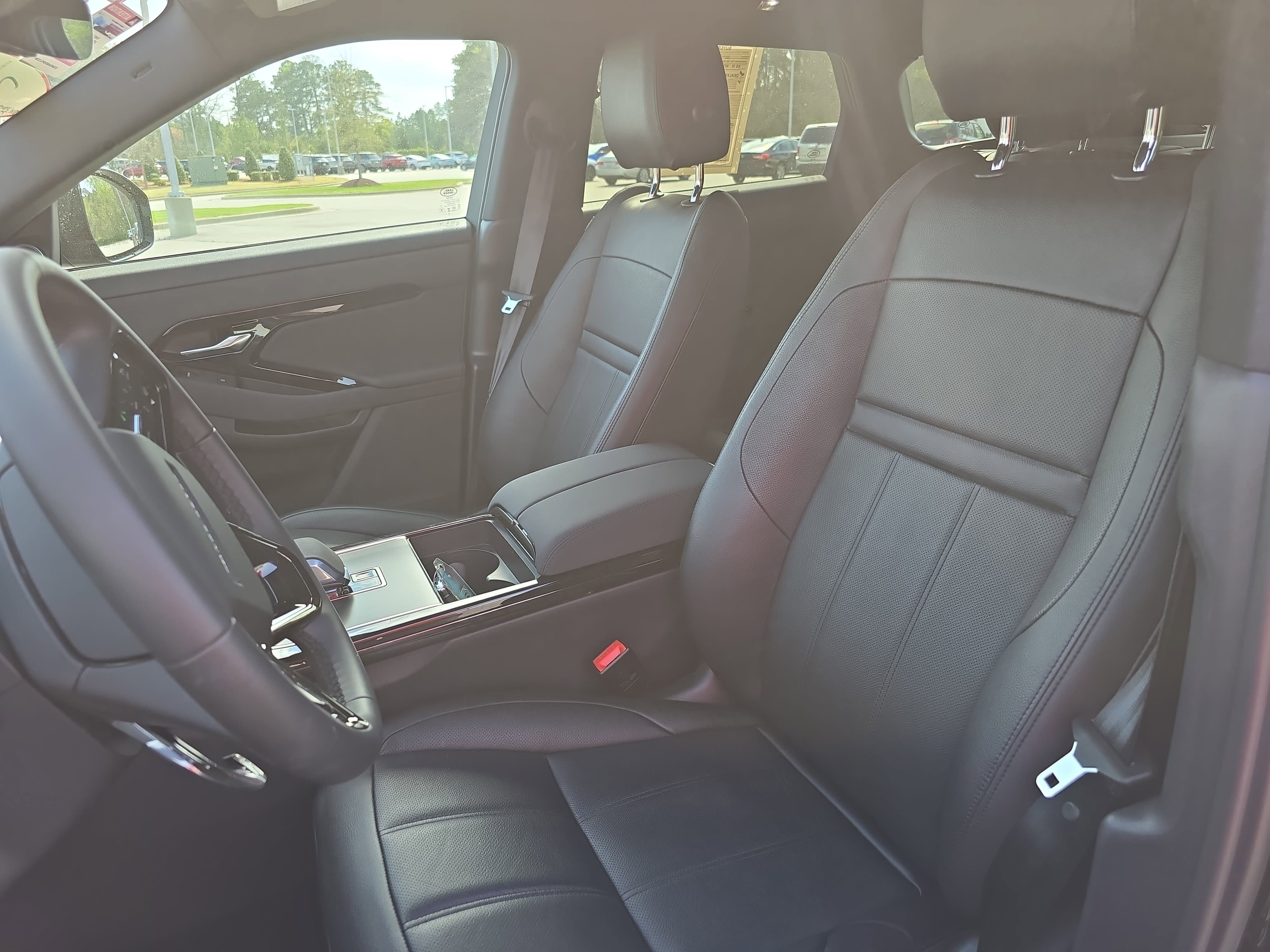 Used 2024 Land Rover Range Rover Evoque Dynamic SE image 14