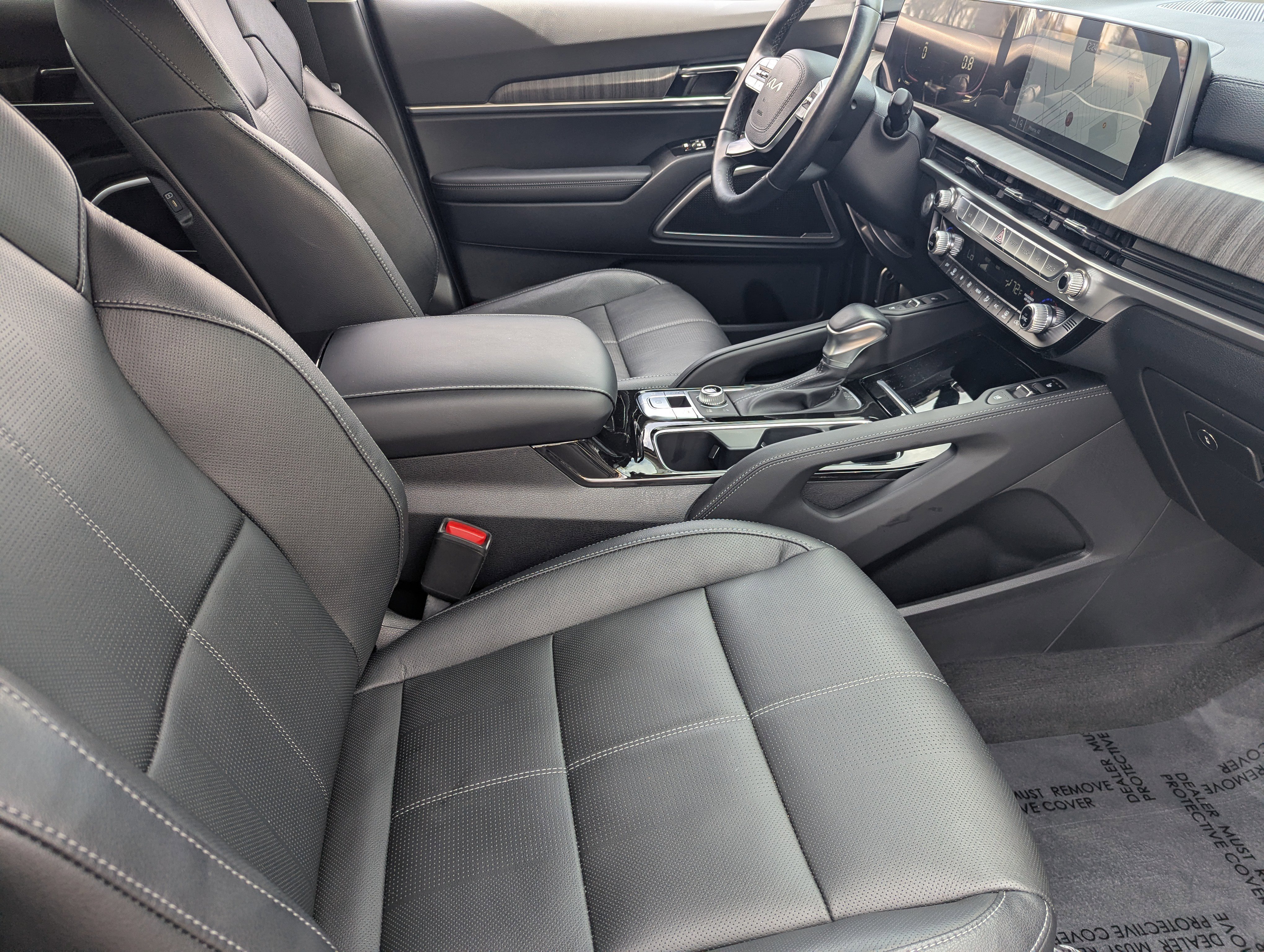 Used 2024 Kia Telluride EX w/ EX Captain's Chair Package image 9