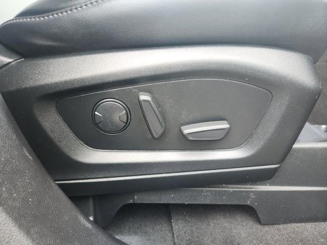 Used 2022 Ford Explorer XLT w/ Equipment Group 202A image 12