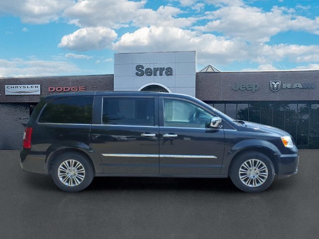 Used 2013 Chrysler Town & Country Touring-L w/ Driver Convenience Group FWD image 8