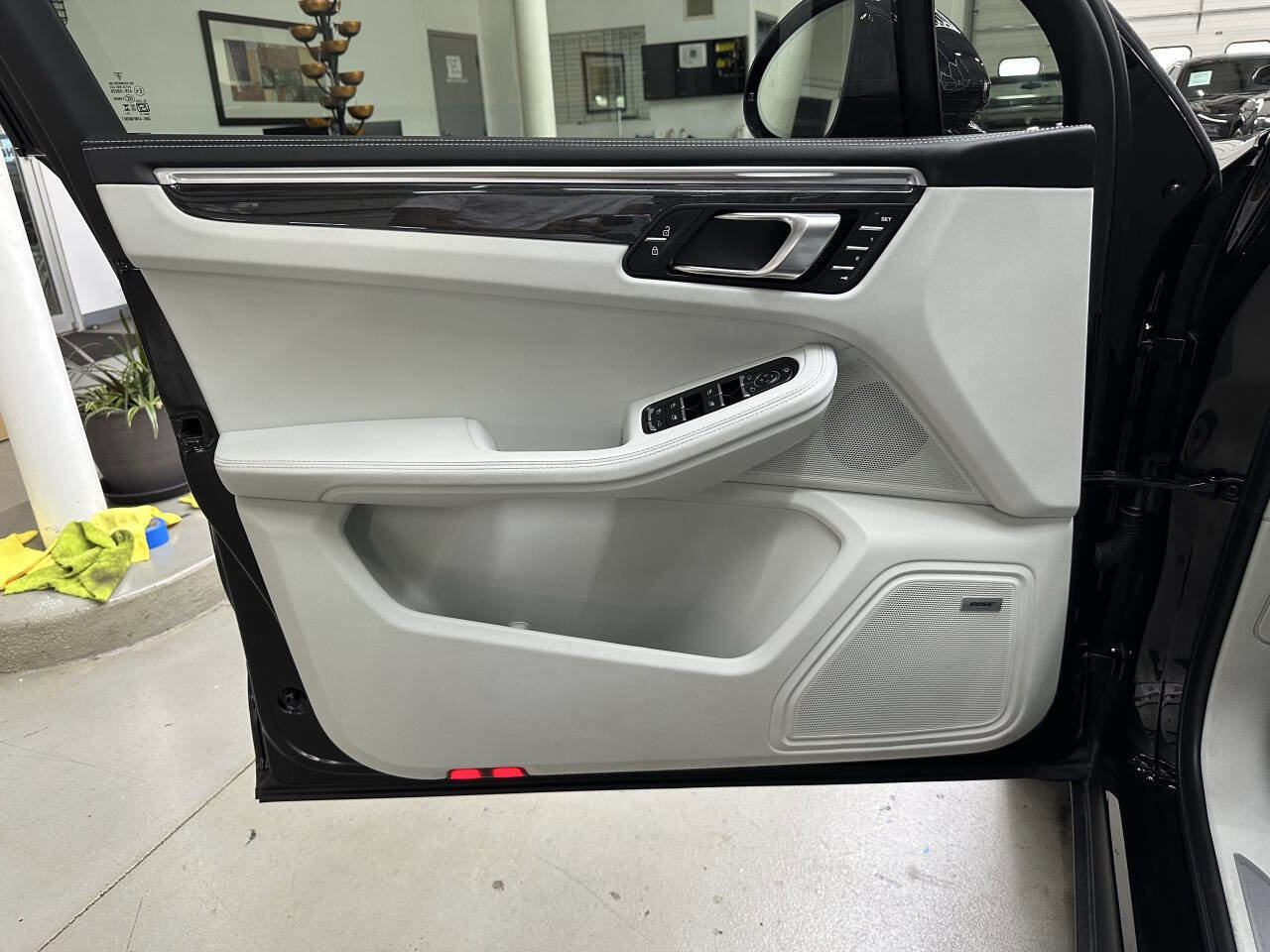 Used 2024 Porsche Macan S image 10