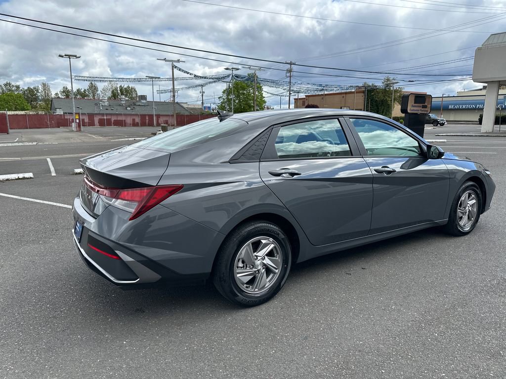 Certified 2025 Hyundai Elantra SE image 6