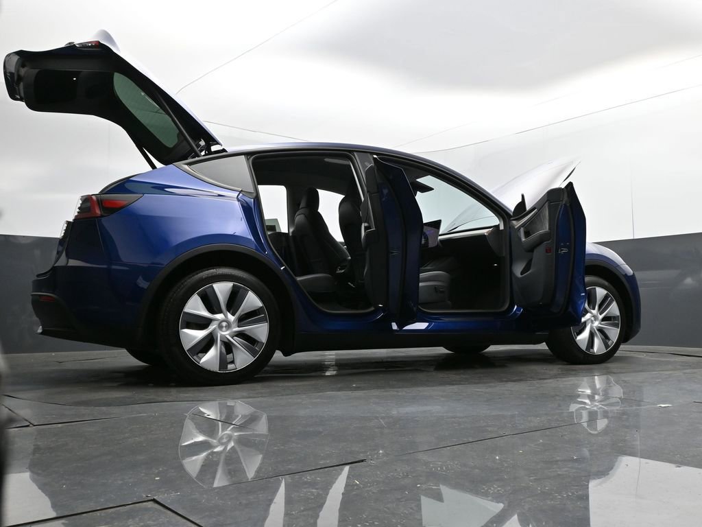 Used 2023 Tesla Model Y AWD image 37