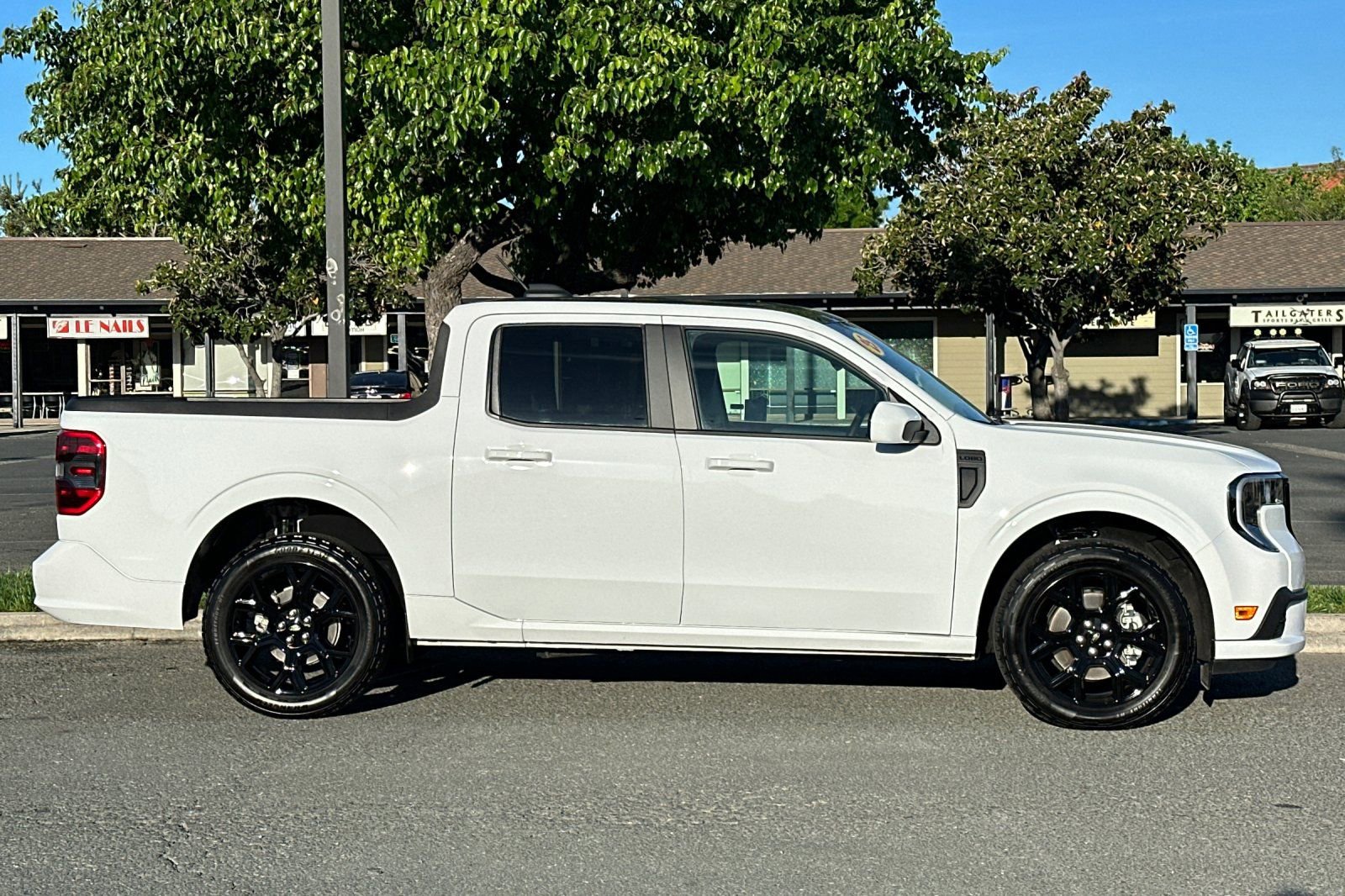 Used 2025 Ford Maverick Lobo image 7