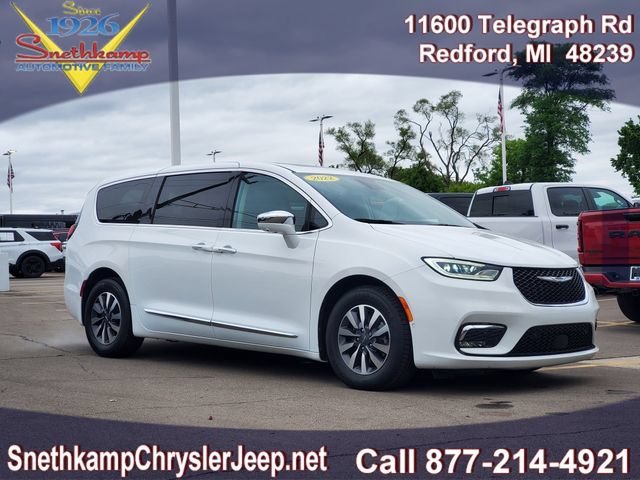 Used 2022 Chrysler Pacifica Limited FWD image 1