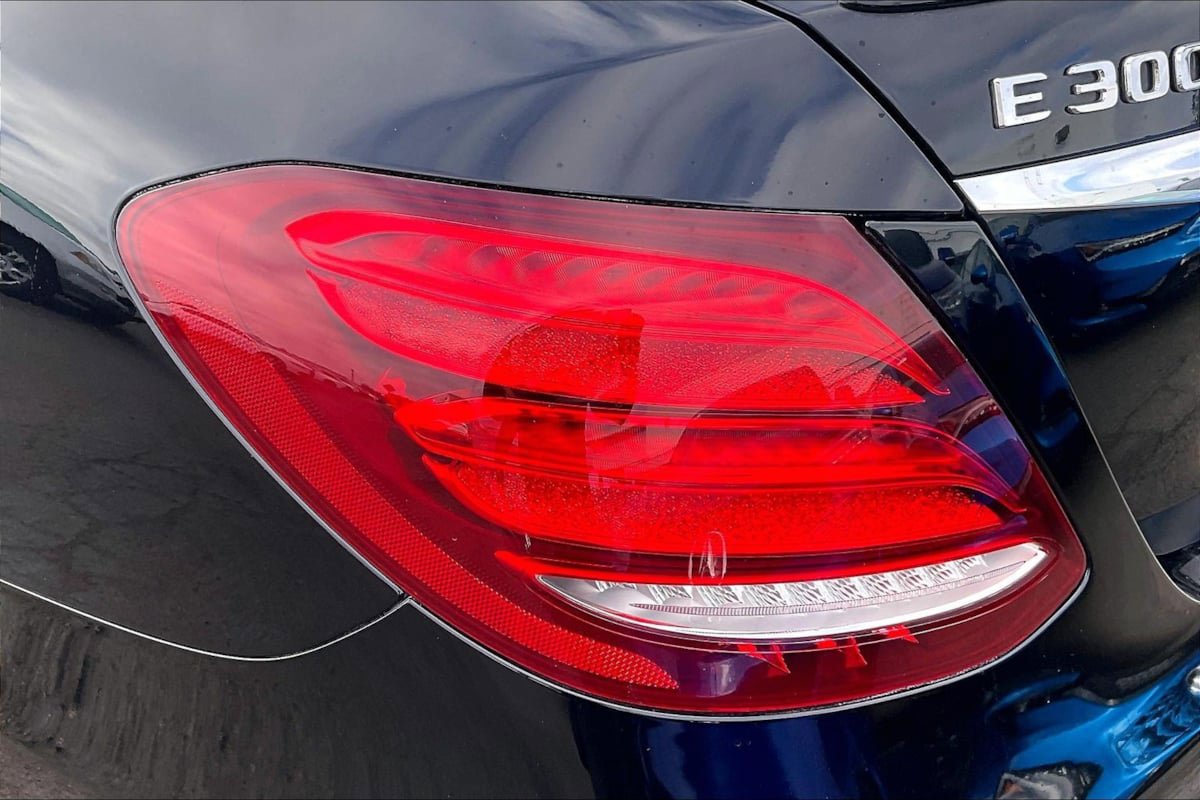 Used 2017 Mercedes-Benz E 300 image 19