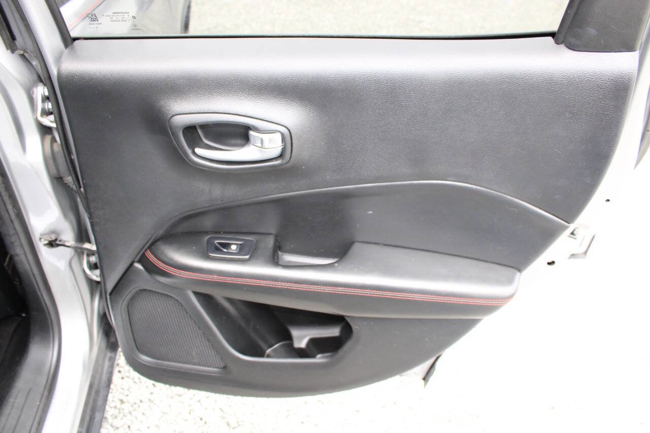 Used 2019 Jeep Compass Trailhawk AWD/4WD image 23