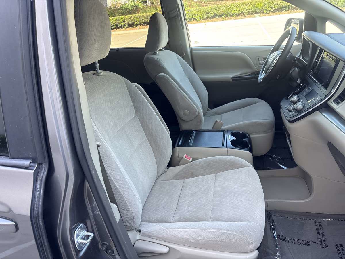 Used 2017 Toyota Sienna LE FWD image 15