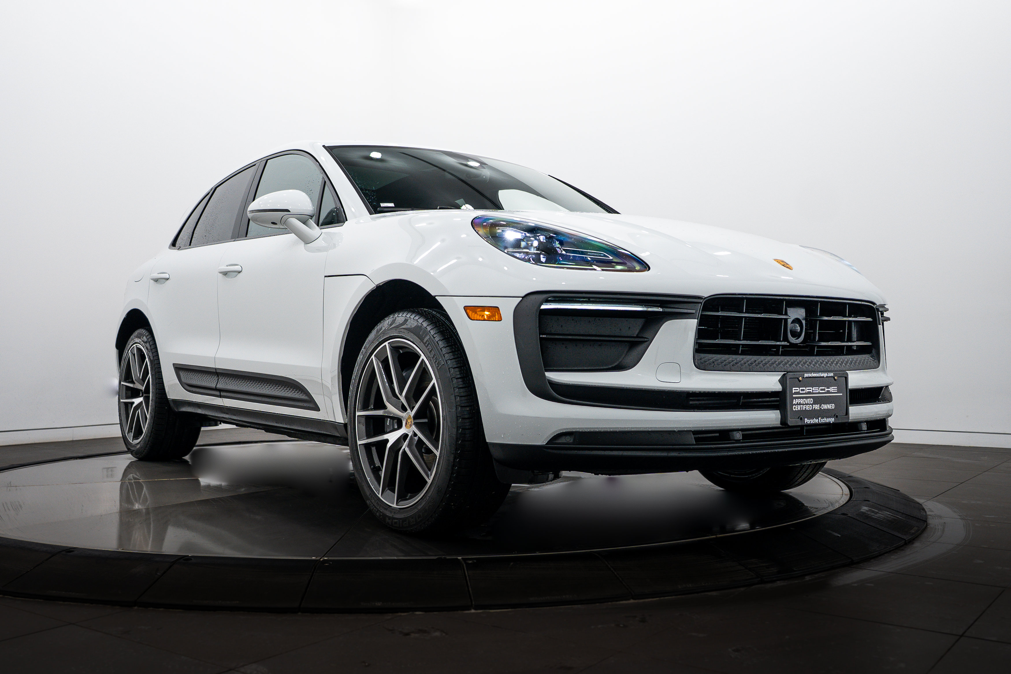 Certified 2026 Porsche Macan AWD/4WD image 9