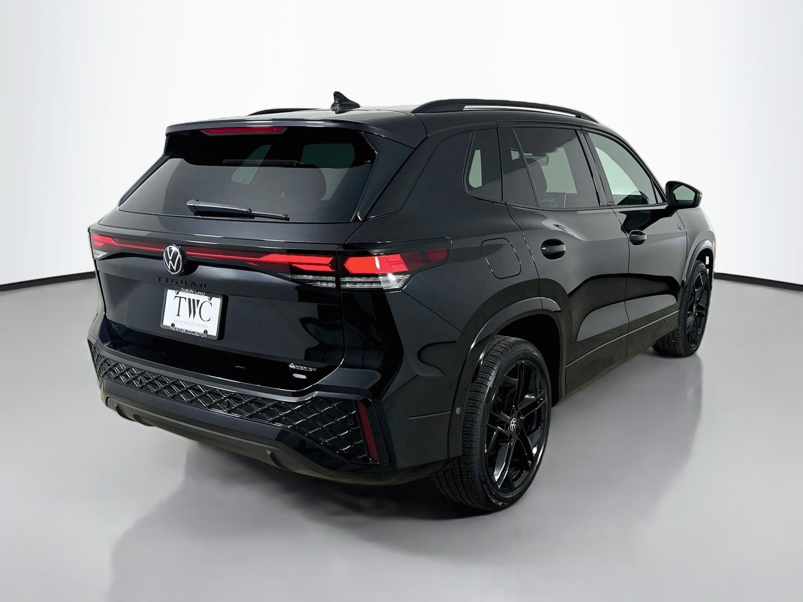 Certified 2026 Volkswagen Tiguan SE R-Line AWD/4WD image 5