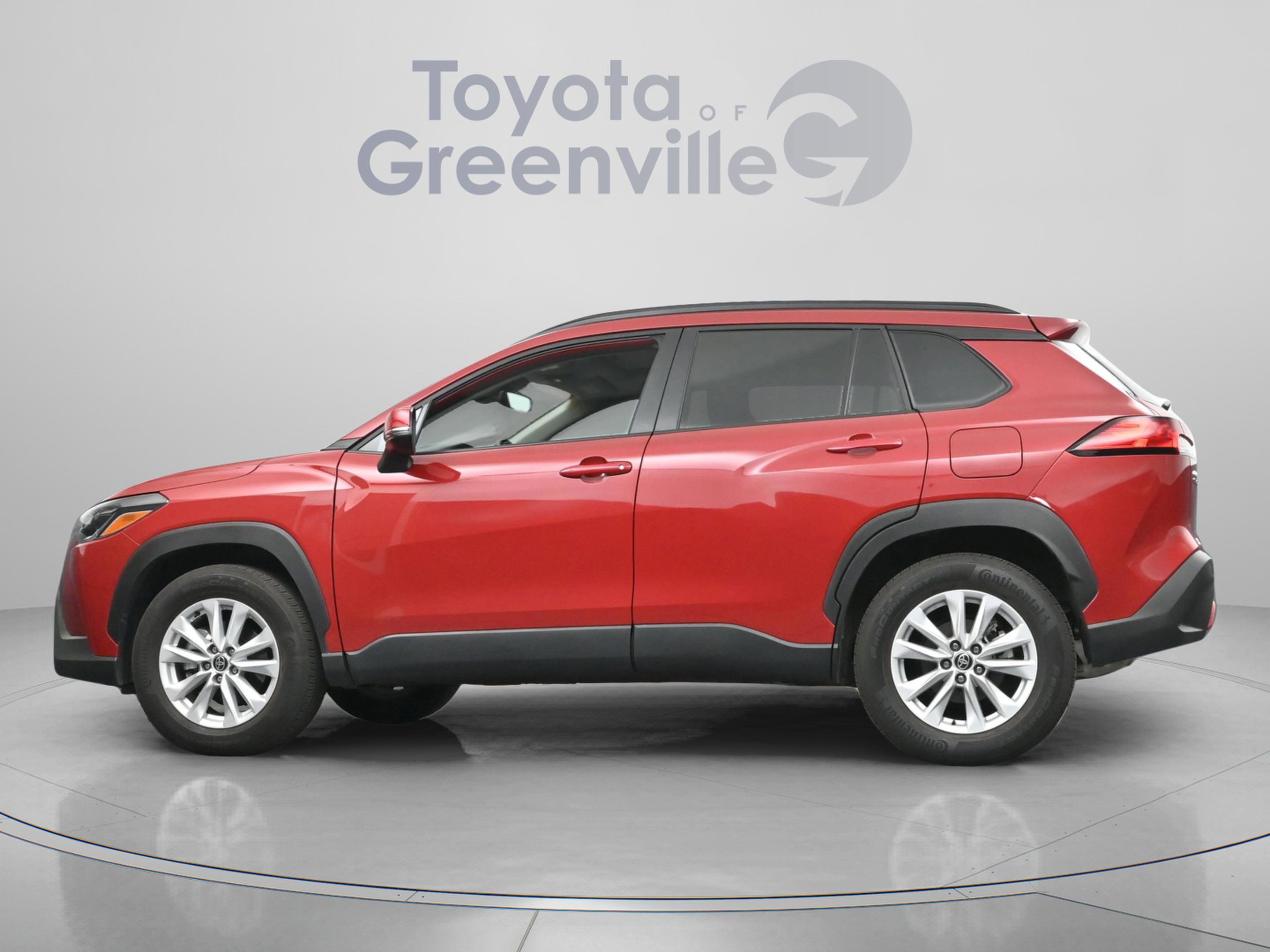 Used 2022 Toyota Corolla Cross LE w/ Moonroof Package image 6