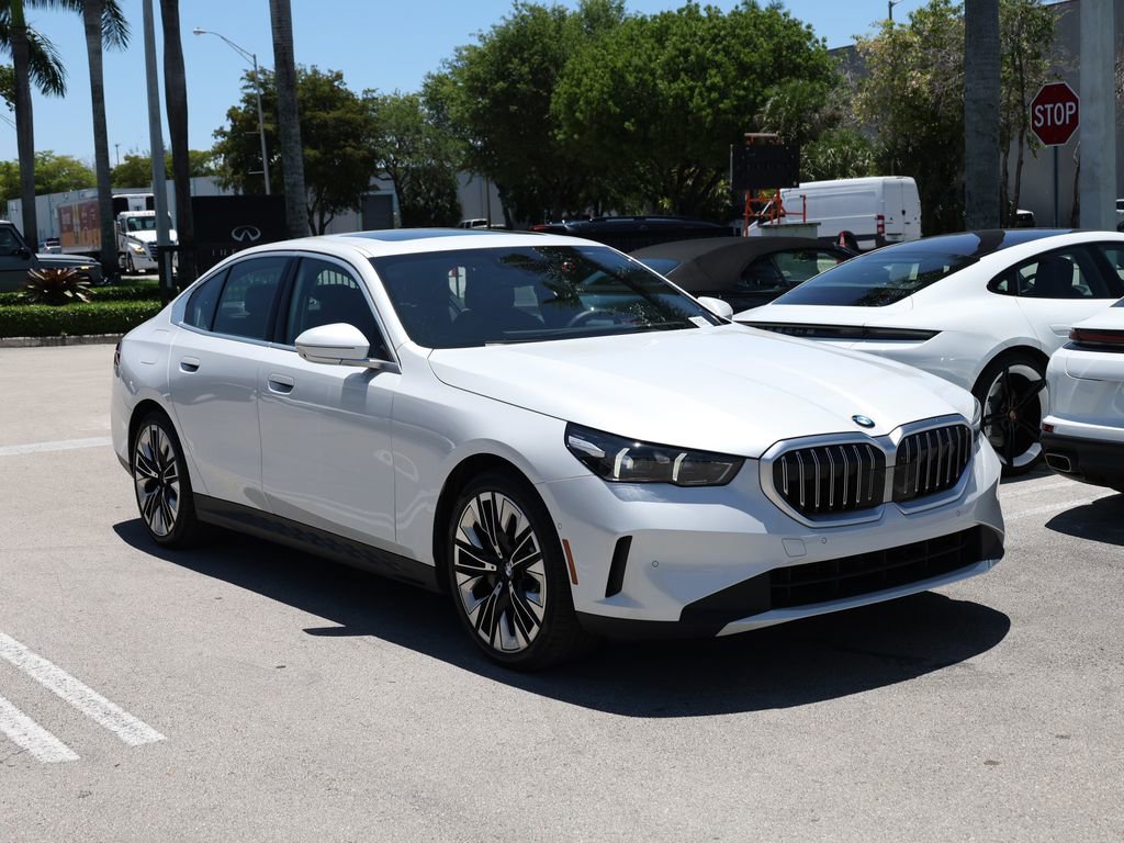 Used 2025 BMW 530i RWD image 2