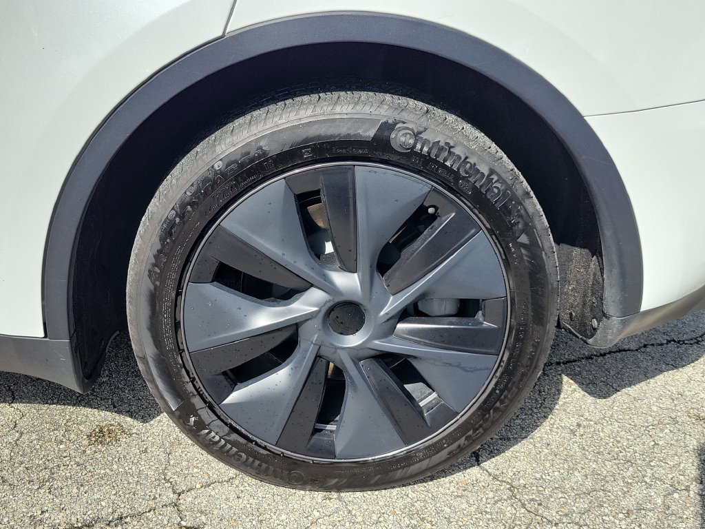 Used 2024 Tesla Model Y Long Range AWD/4WD image 13