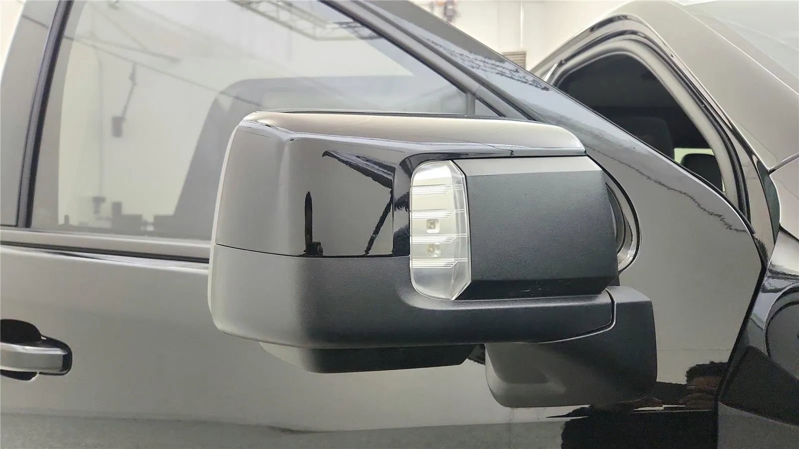 Used 2025 Chevrolet Silverado 1500 High Country w/ Midnight Edition image 18