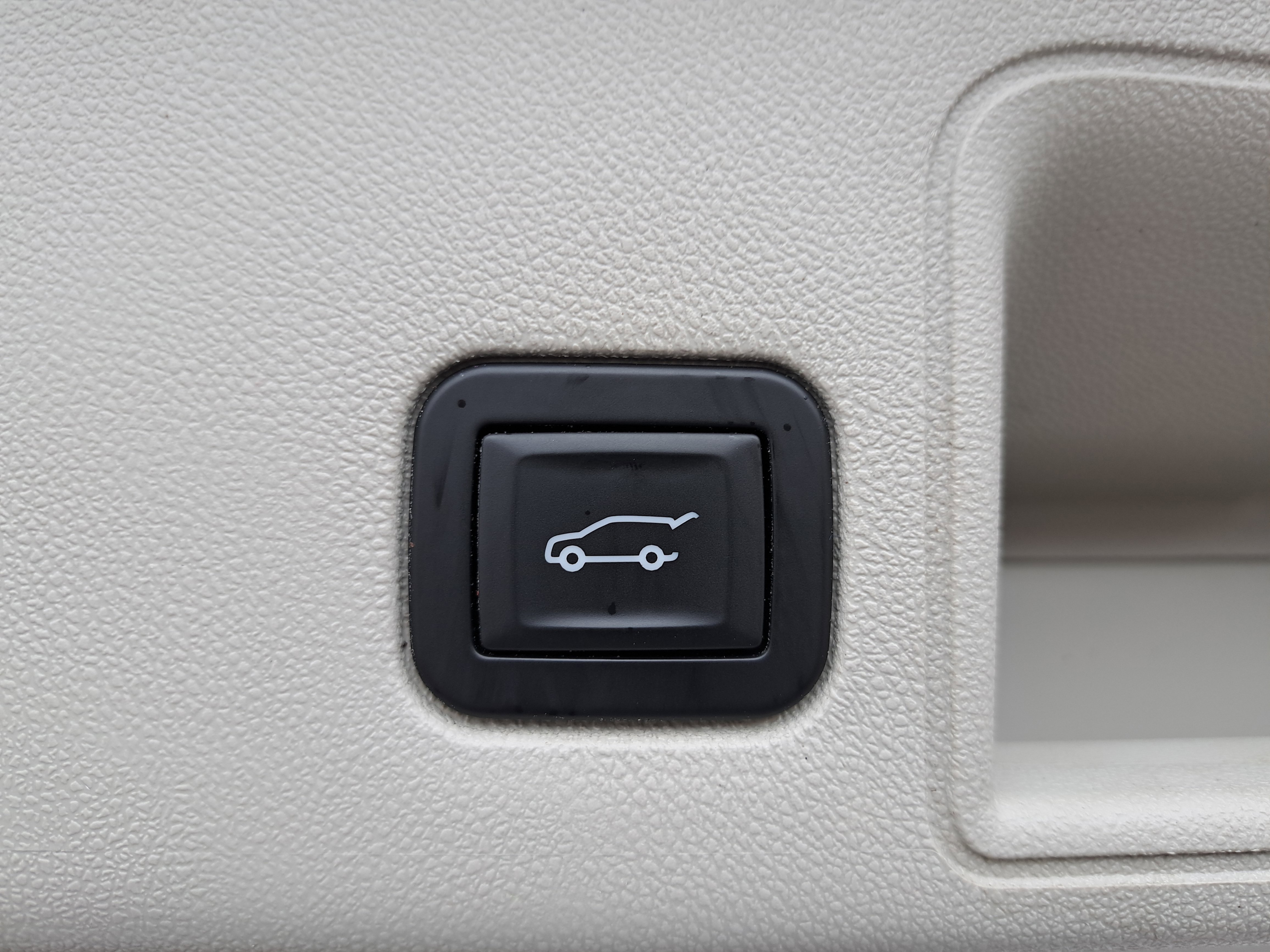 Used 2018 GMC Terrain Denali w/ Advanced Safety Package image 13