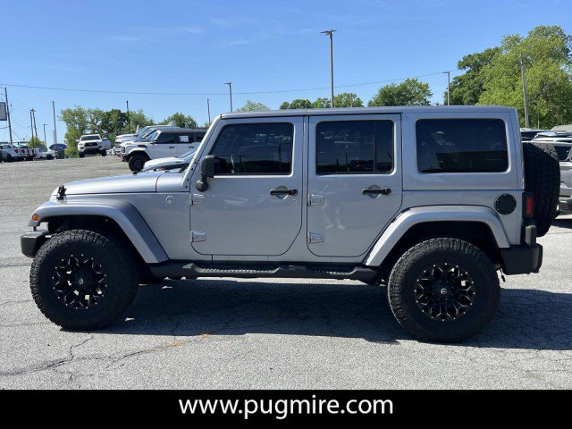 Used 2016 Jeep Wrangler Unlimited Sahara w/ Dual Top Group AWD/4WD image 4