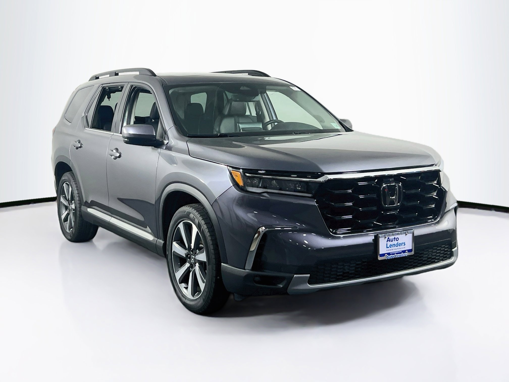 Used 2023 Honda Pilot Touring image 3