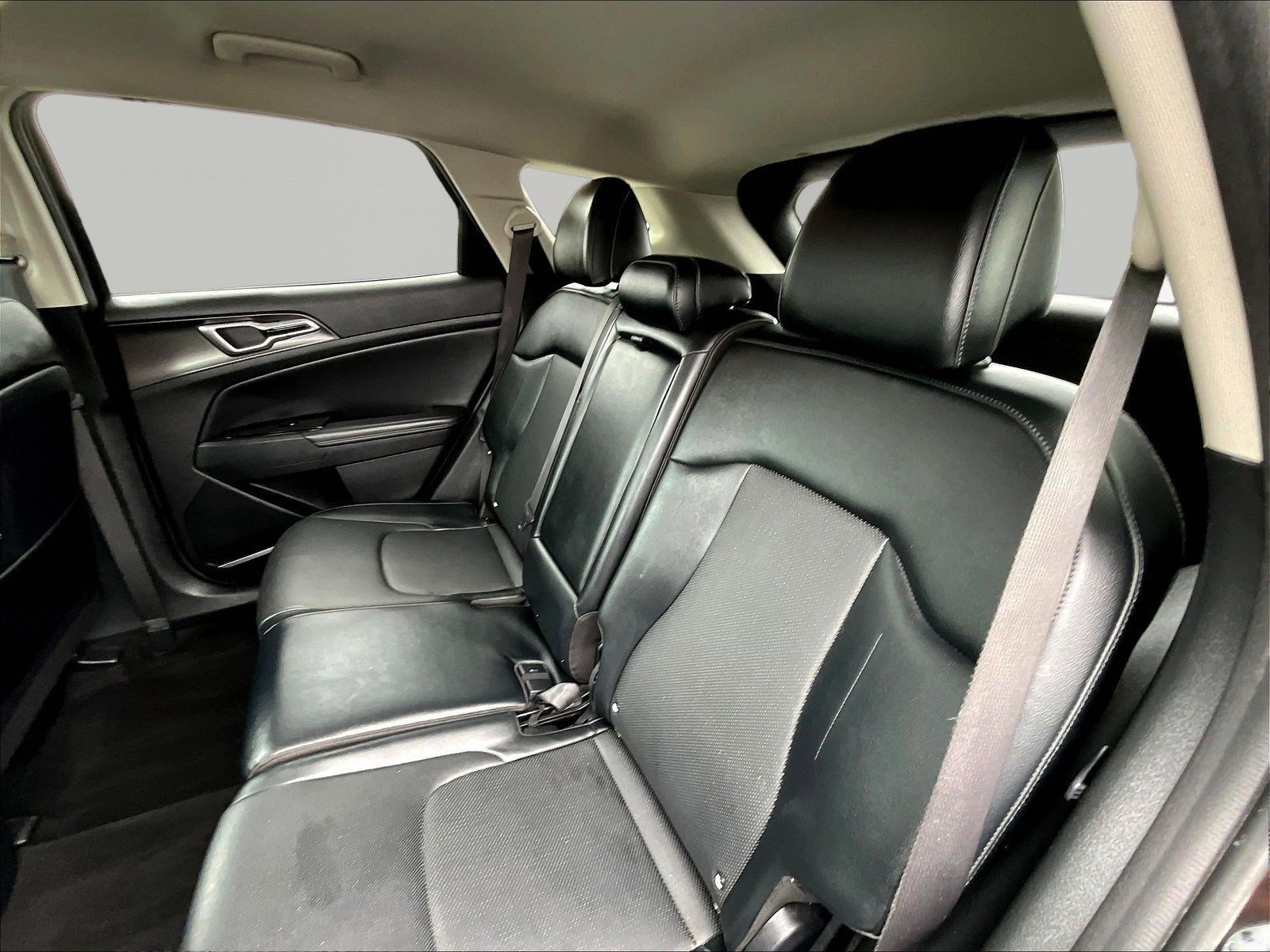 Used 2023 Kia Sportage EX AWD/4WD image 22