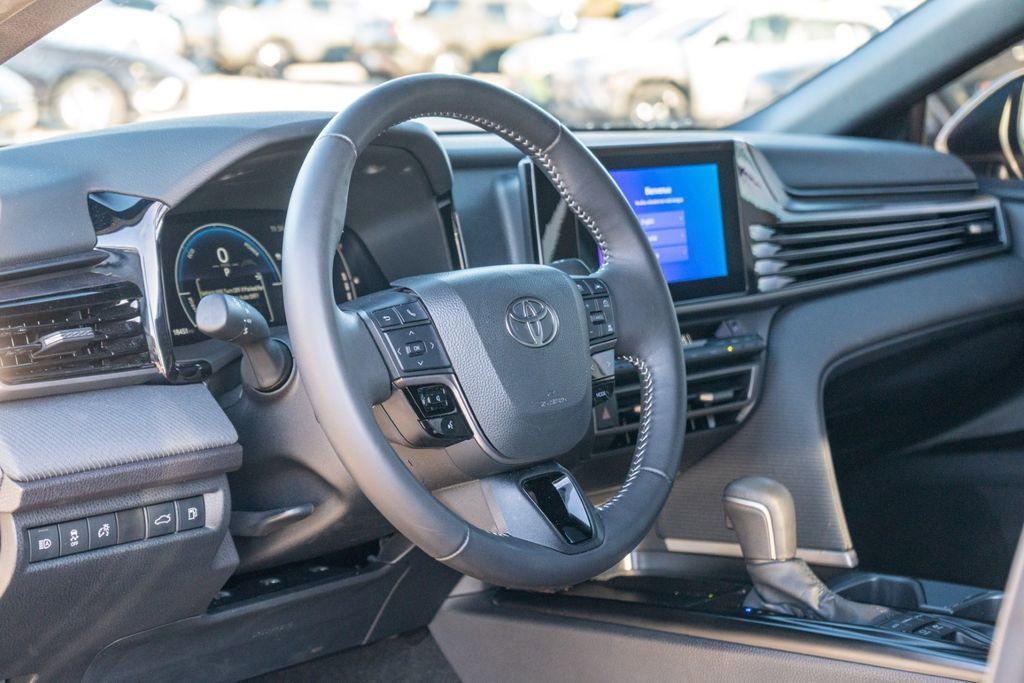 Used 2025 Toyota Camry SE w/ Convenience Package image 21