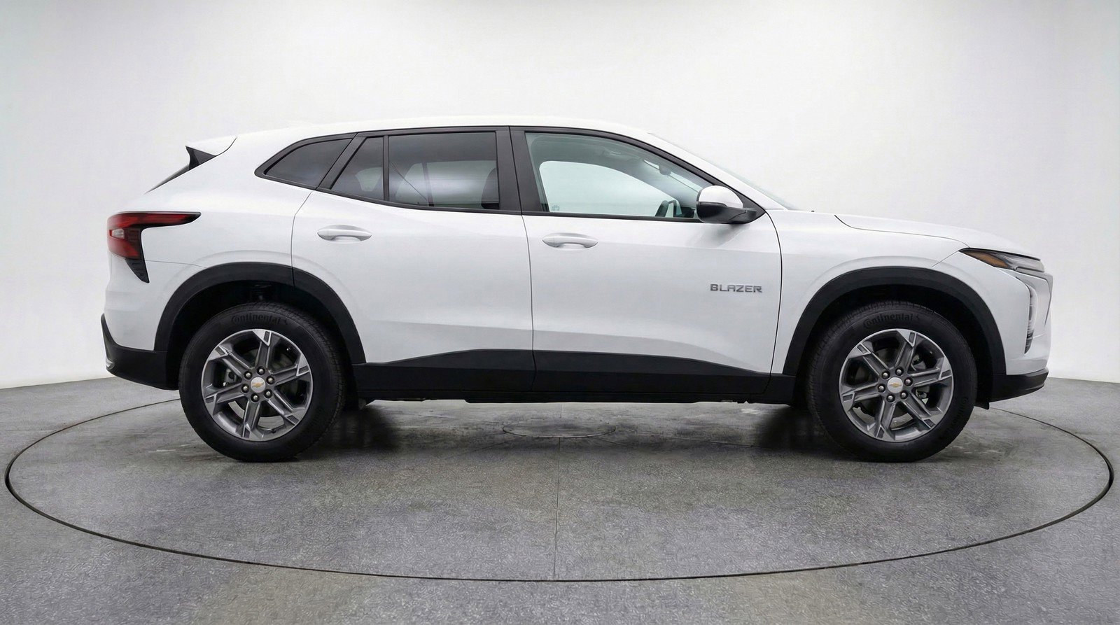Used 2025 Chevrolet Blazer LT FWD image 11