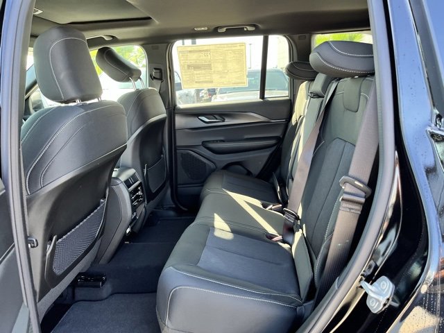 New 2025 Jeep Grand Cherokee Laredo X w/ Luxury Tech Group I image 18