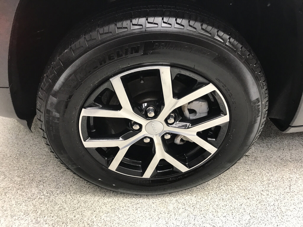 Used 2023 Jeep Grand Cherokee Limited w/ Luxury Tech Group II image 7