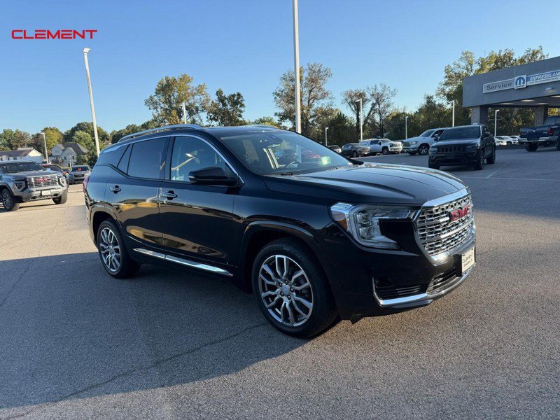 Used 2023 GMC Terrain Denali w/ Denali Premium Package AWD/4WD image 11
