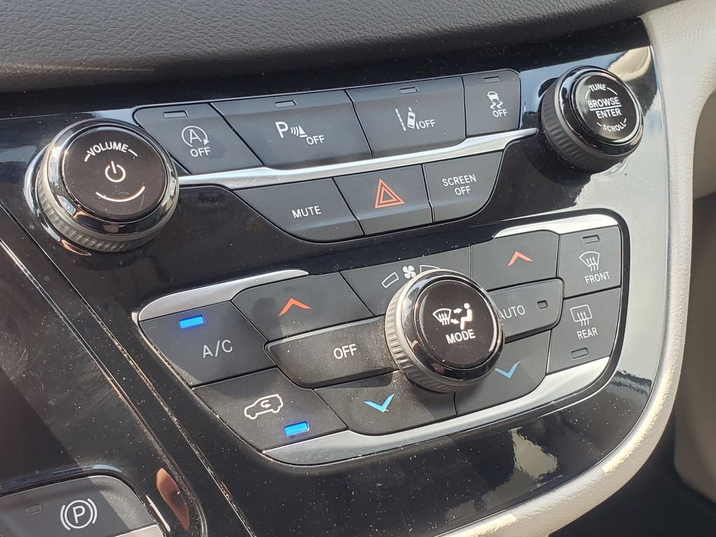 Used 2023 Chrysler Pacifica Touring-L FWD image 20
