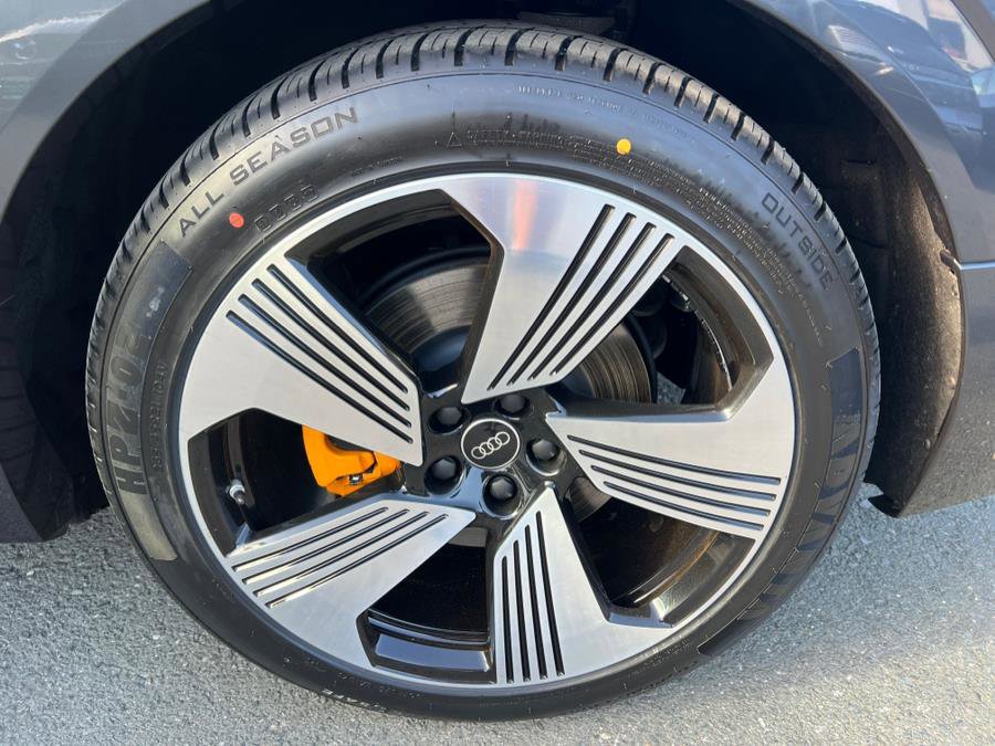 Used 2023 Audi e-tron Premium Plus w/ Premium Plus Package image 53