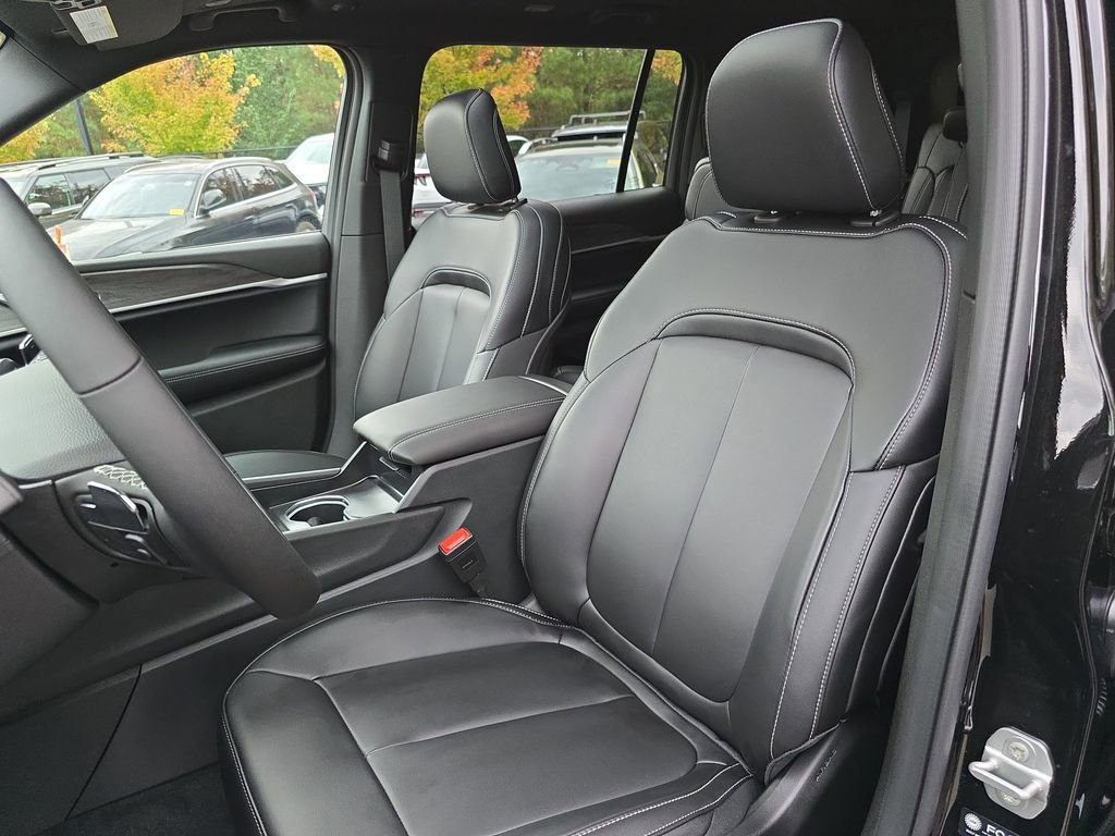 New 2025 Jeep Grand Cherokee L Limited AWD/4WD image 16