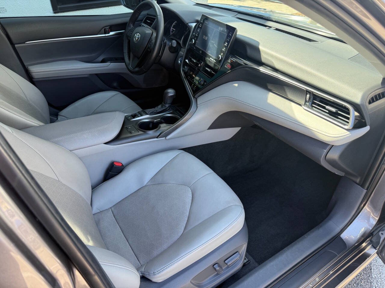 Used 2021 Toyota Camry XSE FWD image 31