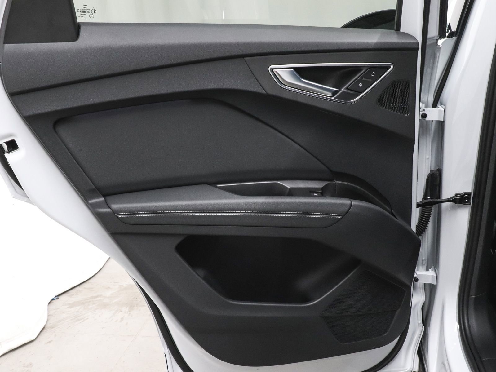 Used 2025 Audi Q4 e-tron Premium Plus w/ Premium Plus image 11