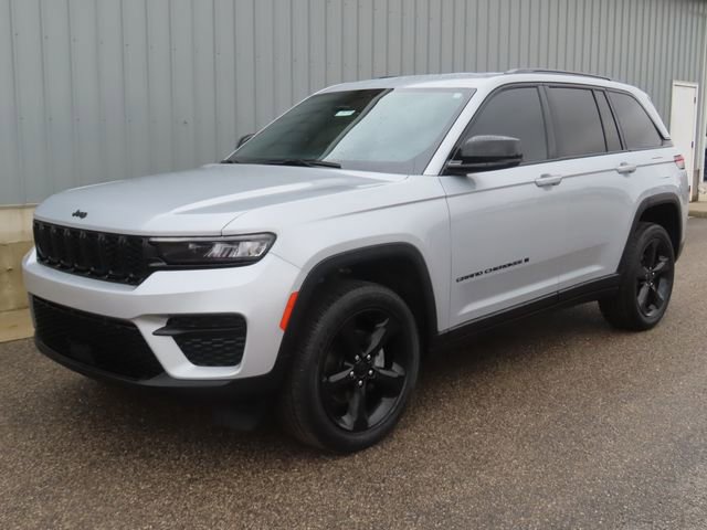 Used 2023 Jeep Grand Cherokee Altitude AWD/4WD image 8