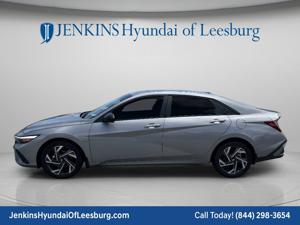 Certified 2025 Hyundai Elantra Sport FWD image 9