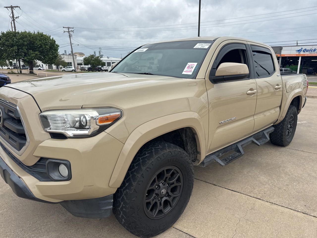 Used 2017 Toyota Tacoma SR5 w/ Tow Package RWD image 1