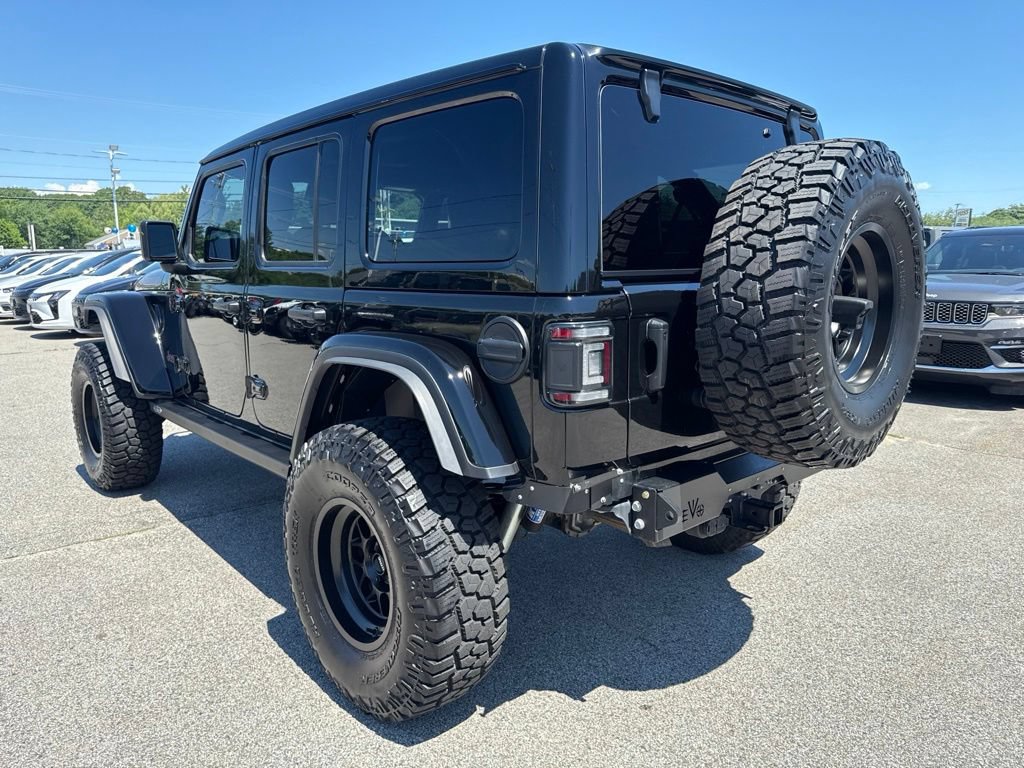 Used 2025 Jeep Wrangler Unlimited Rubicon AWD/4WD image 3