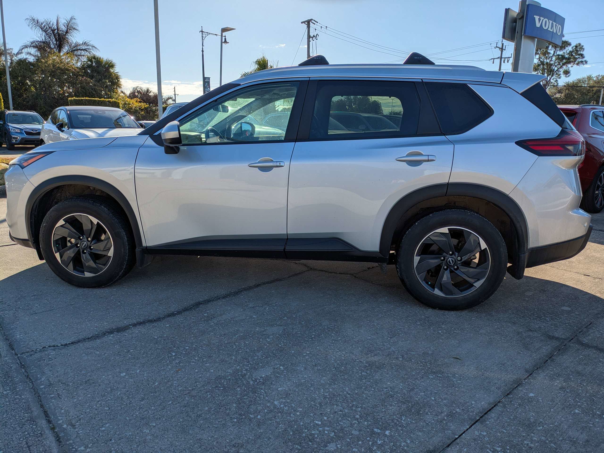 Used 2024 Nissan Rogue SV w/ SV Premium Package image 7