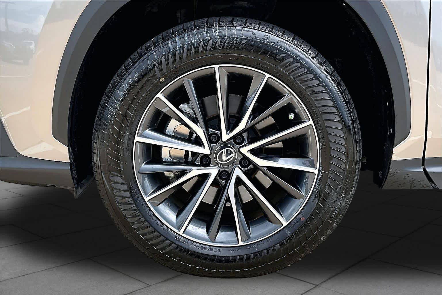 Used 2025 Lexus NX 250 FWD w/ Accessory Package (Z1) image 11