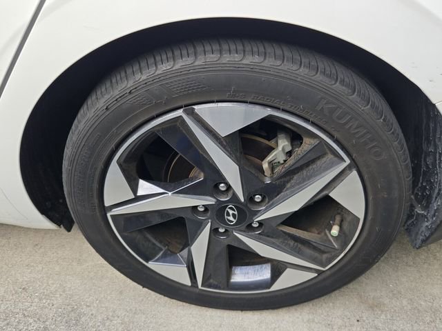 Used 2023 Hyundai Elantra Limited FWD image 11