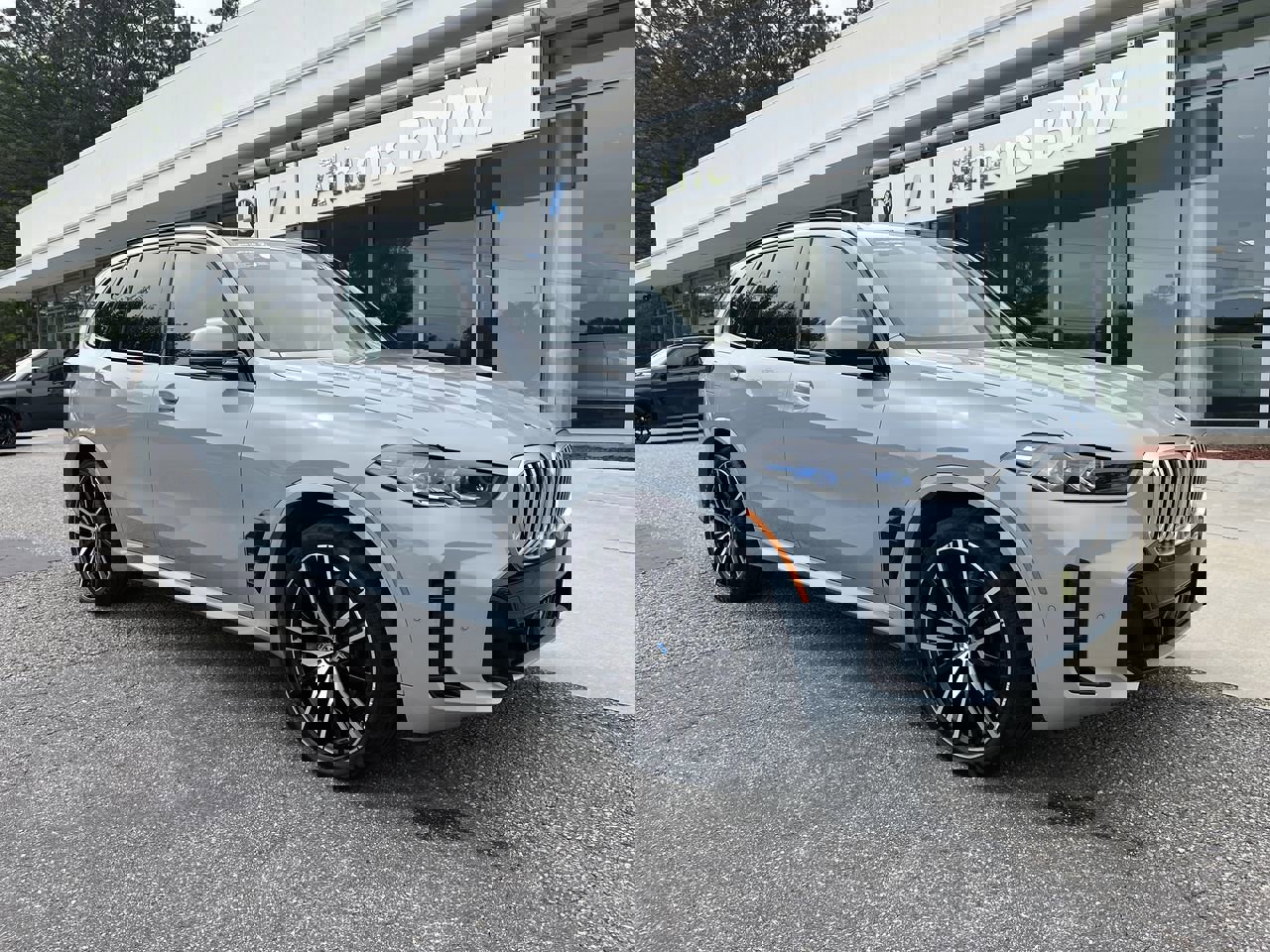 Certified 2024 BMW X5 xDrive40i w/ M Sport Package image 2