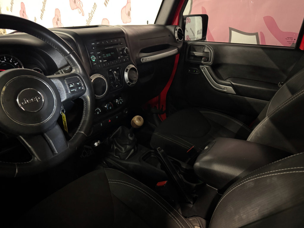 Used 2016 Jeep Wrangler Unlimited Sahara w/ Connectivity Group image 18