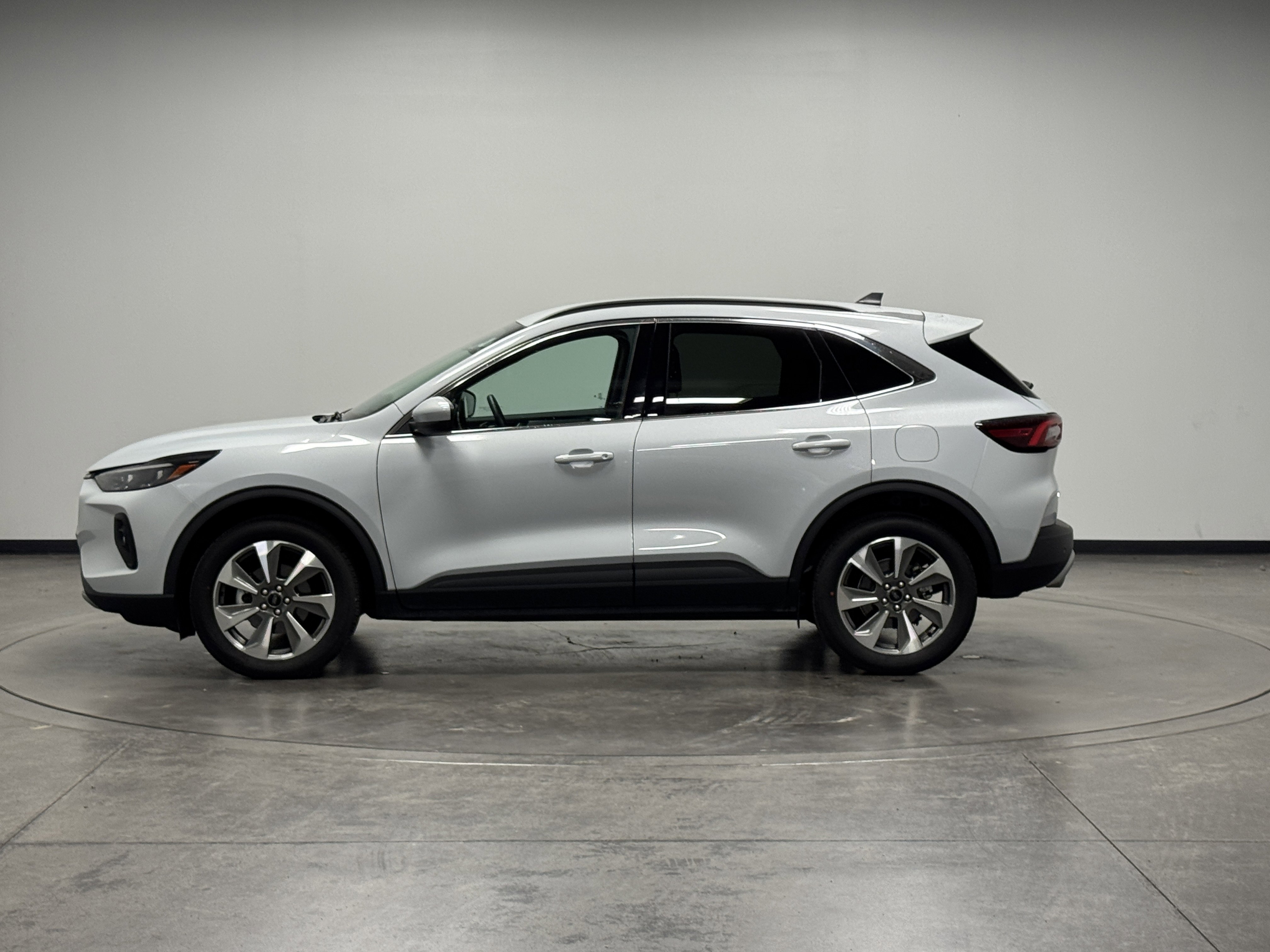 Used 2025 Ford Escape Platinum AWD/4WD image 5